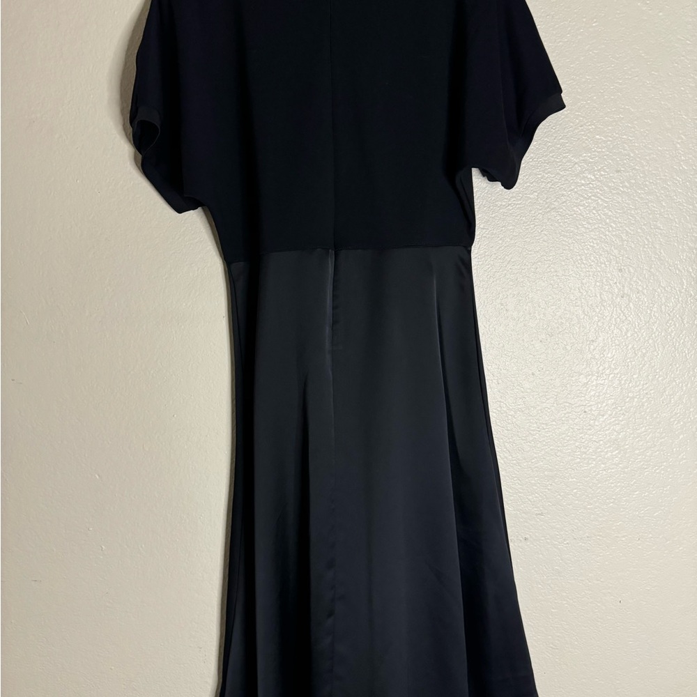 DKNY Black Short Sleeve Midi Dress with Flowy Skirt – Size S be - Picture 3 of 4